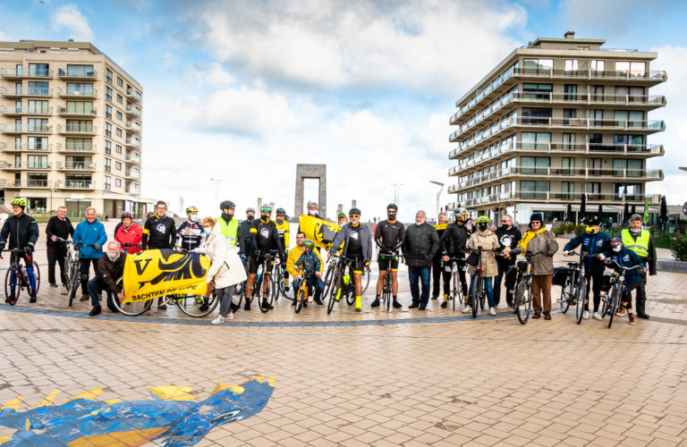 Vlaamse Volksbeweging voert actie van De Panne naar Opgrimbie